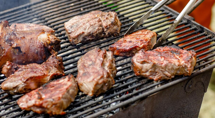Serviço de catering com churrasco